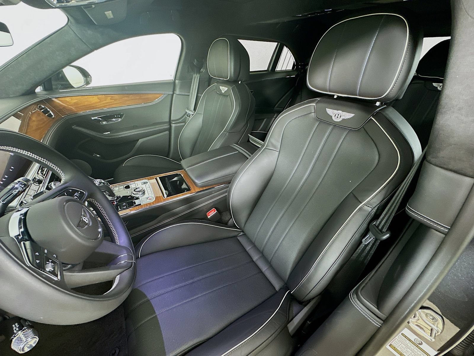 Used 2022 Bentley Flying Spur V8 AWD/4WD image 36