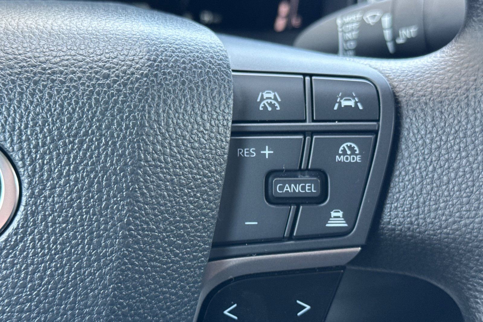 Used 2025 Toyota Camry LE FWD image 31