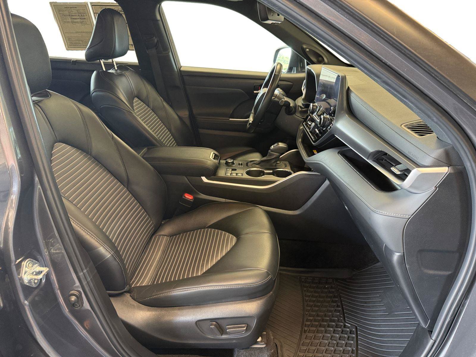 Used 2024 Toyota Highlander XSE AWD/4WD image 29