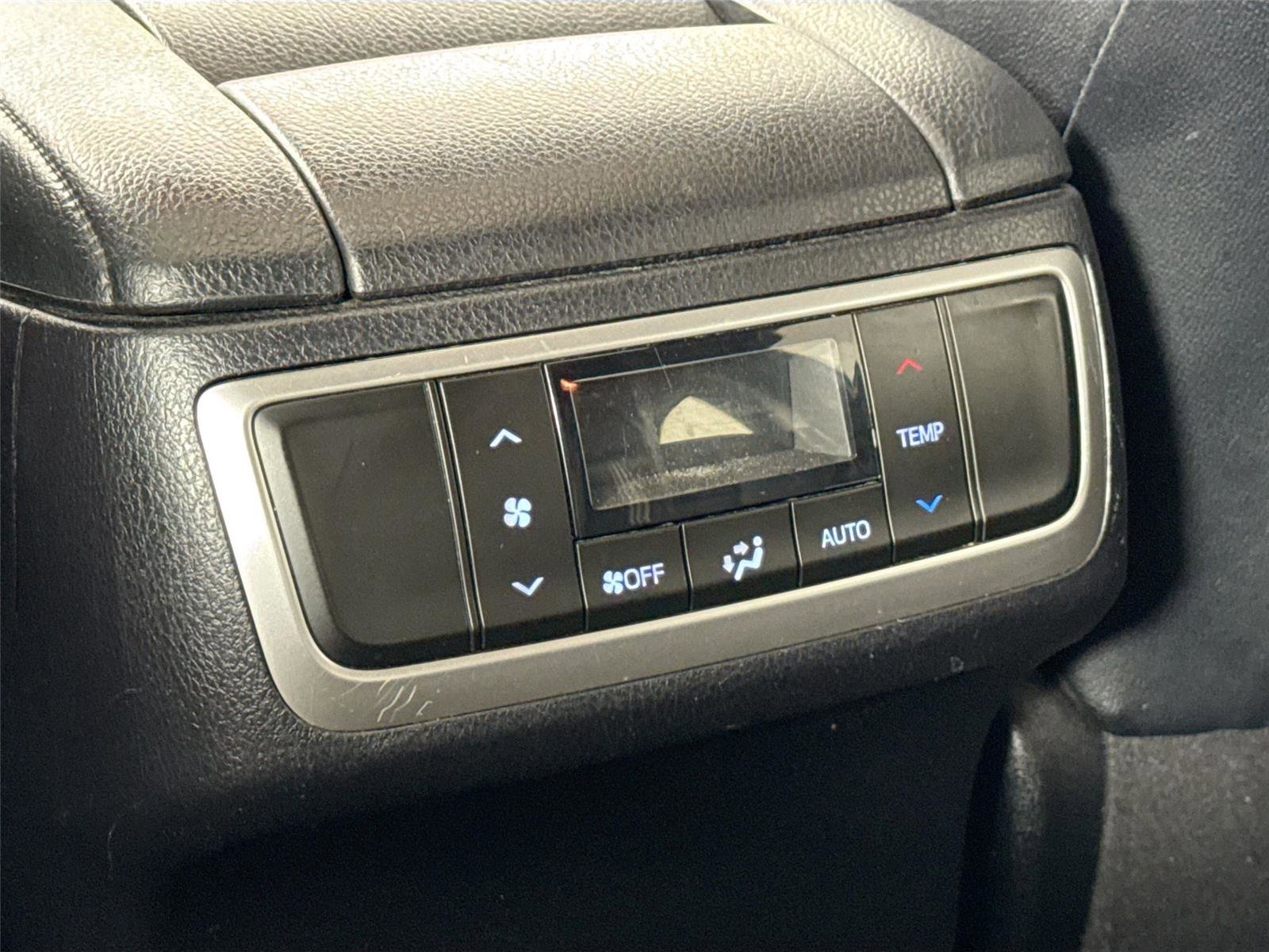 Used 2019 Toyota Highlander SE AWD/4WD image 36