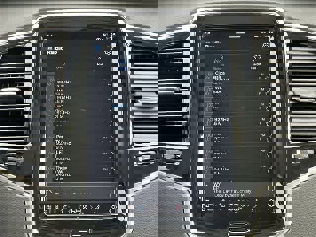 Used 2025 Volvo XC90 B6 Ultra image 12