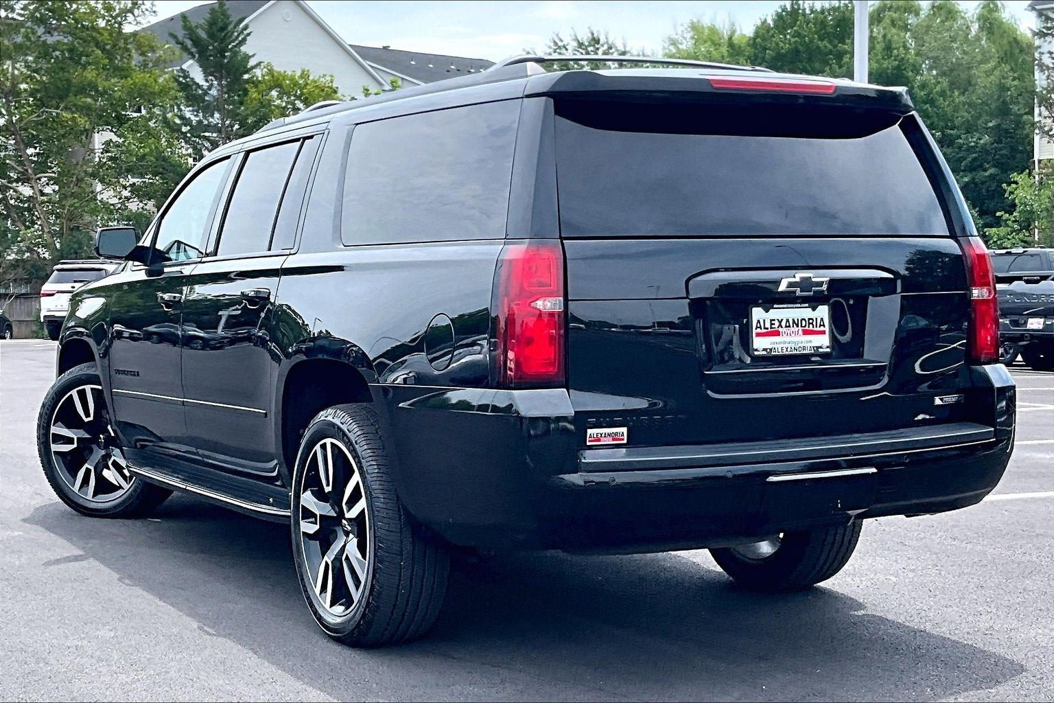 Used 2018 Chevrolet Suburban Premier AWD/4WD image 11
