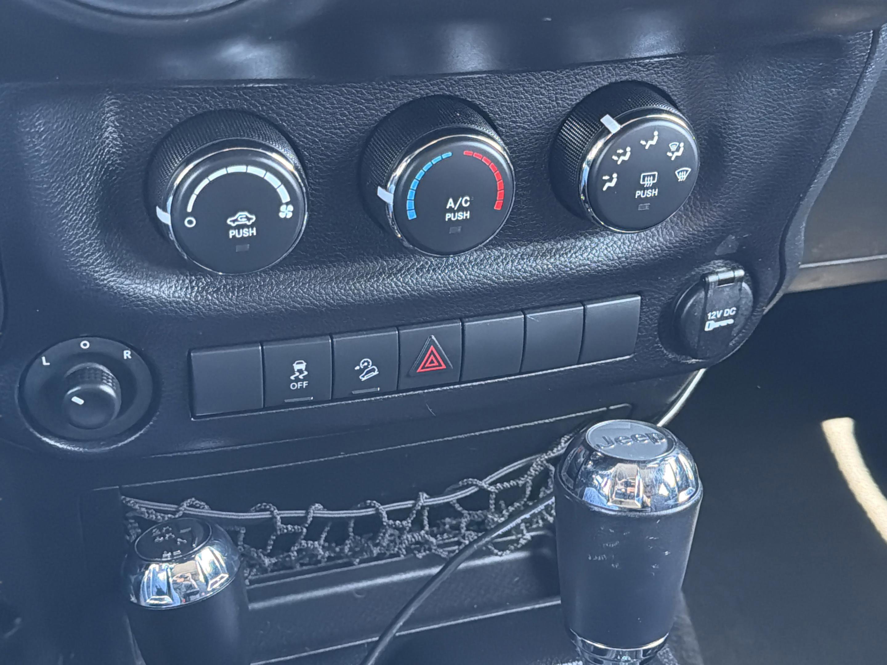 Used 2015 Jeep Wrangler Unlimited Sport w/ Quick Order Package 24S AWD/4WD image 22