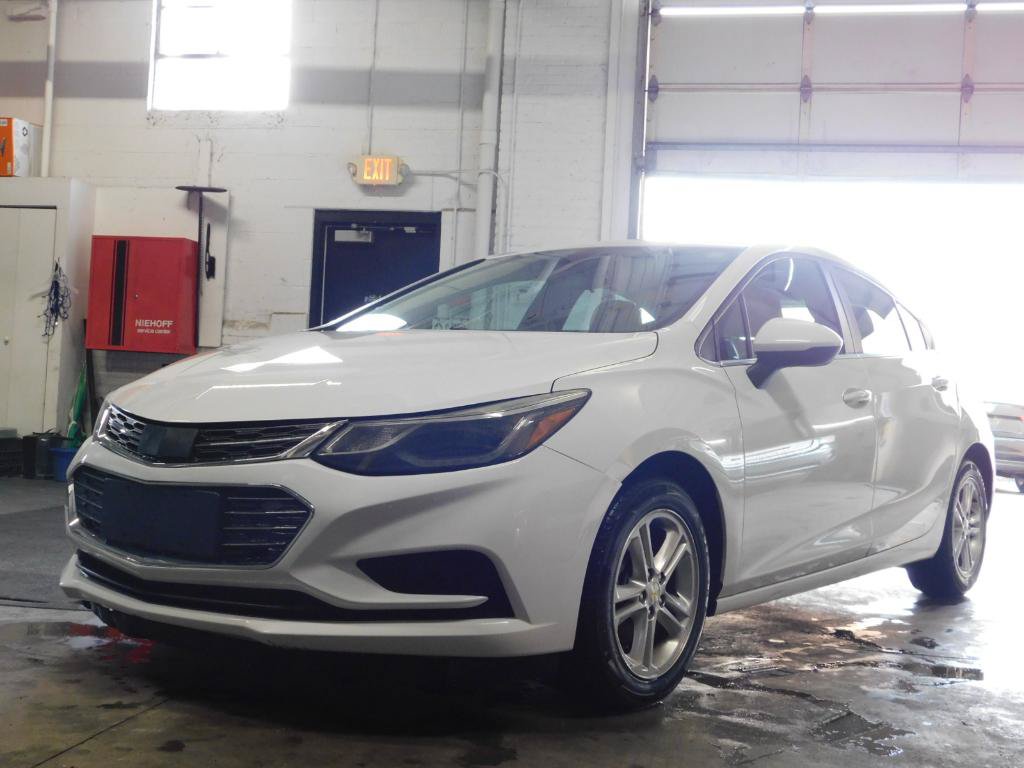 Used 2017 Chevrolet Cruze LT FWD image 7