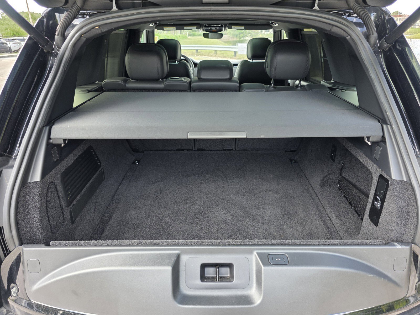 Certified 2023 Land Rover Range Rover SE AWD/4WD image 17