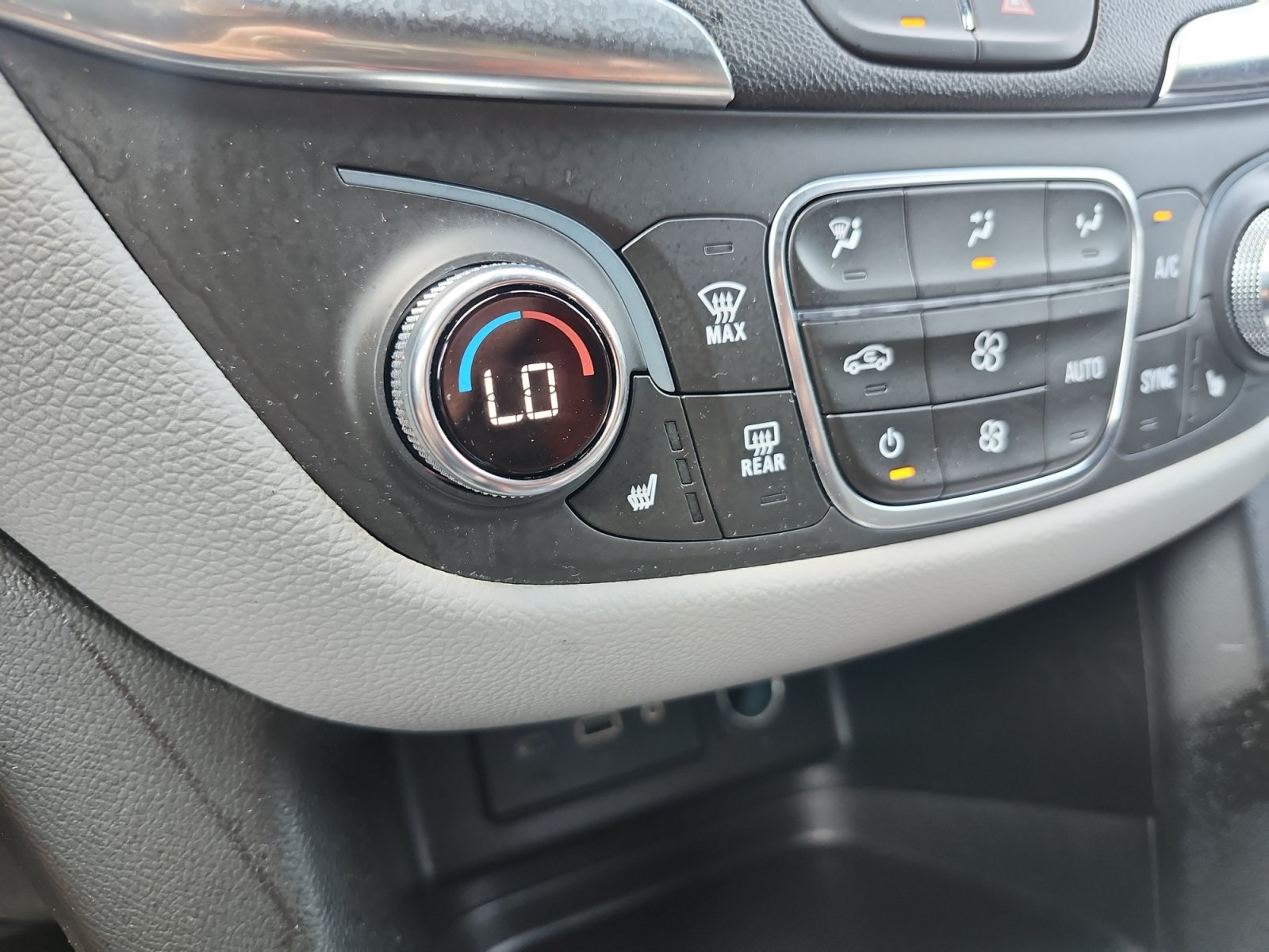 Used 2022 Chevrolet Equinox LT AWD/4WD image 18