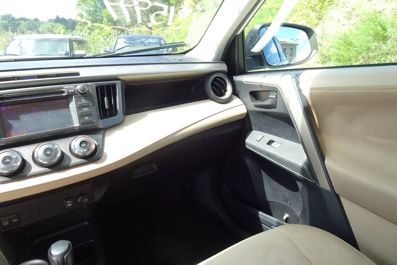 Used 2013 Toyota RAV4 LE AWD/4WD image 18