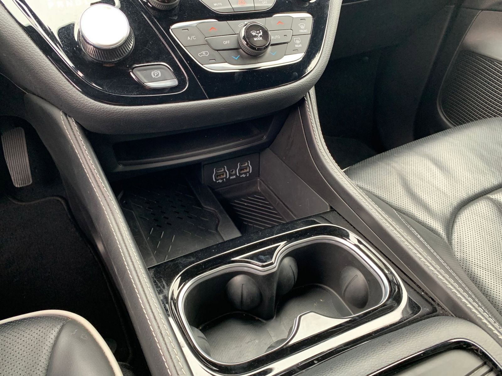 Used 2025 Chrysler Pacifica Limited image 45