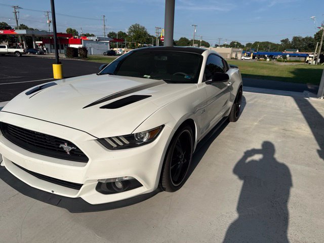 Used 2017 Ford Mustang GT Premium RWD image 5