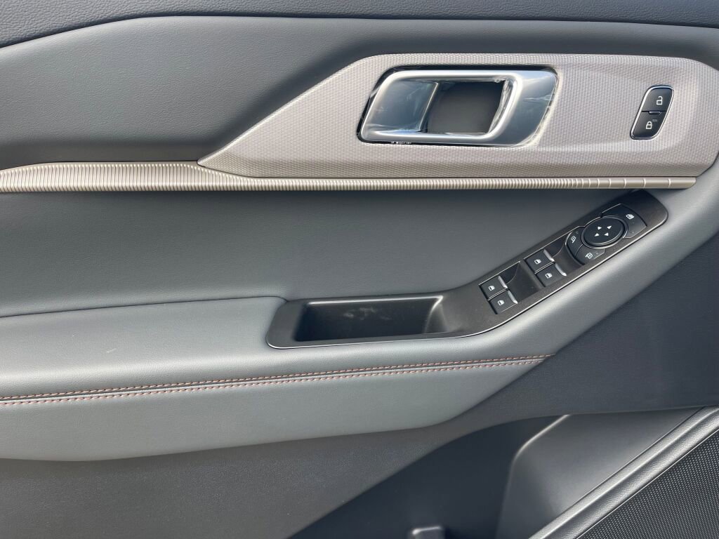 New 2026 Ford Explorer Active image 7