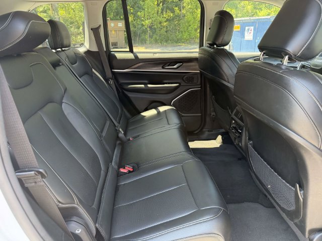 Used 2023 Jeep Grand Cherokee 4WD 4xe w/ Luxury Tech Group II image 14