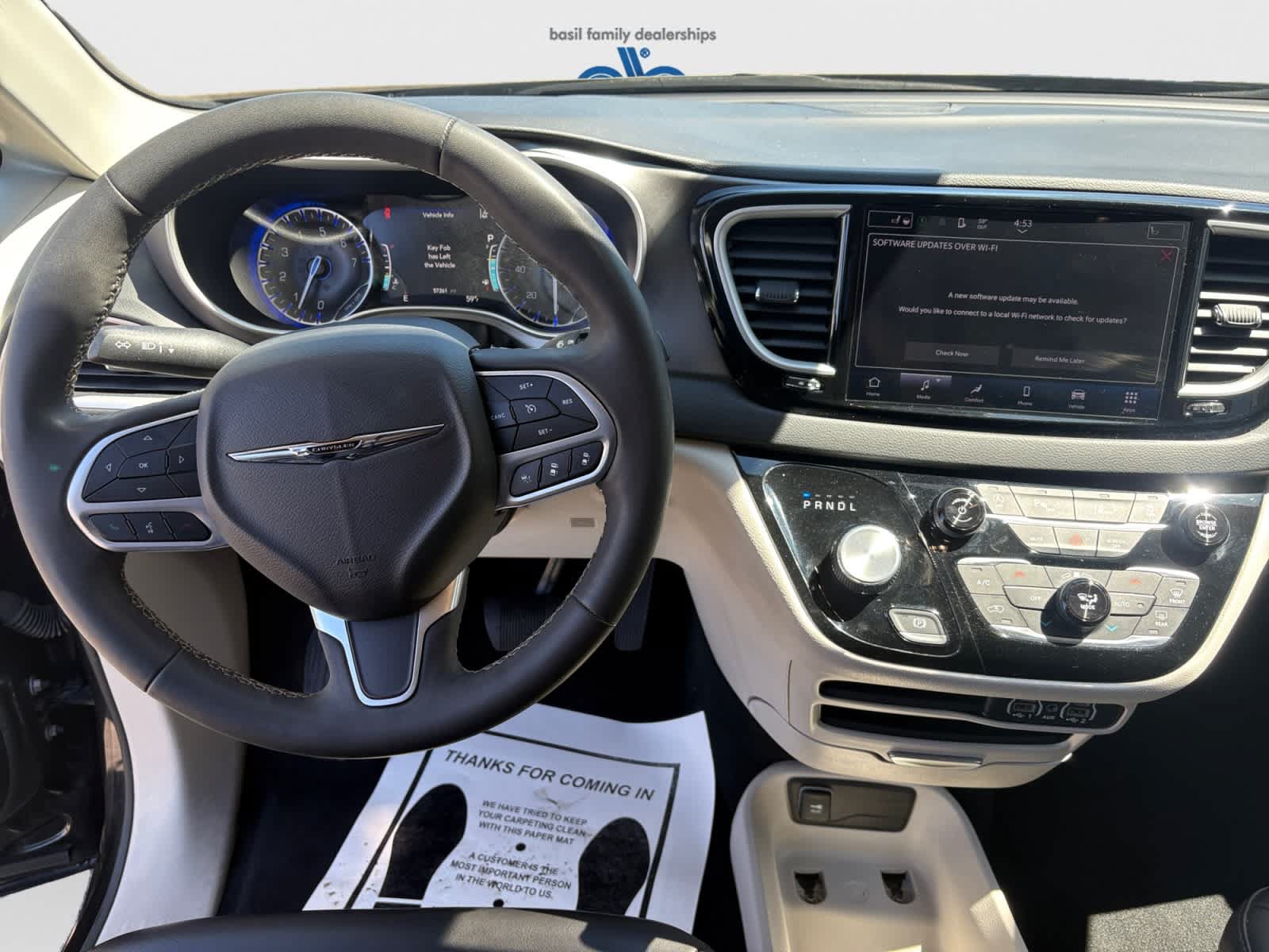 Used 2023 Chrysler Pacifica Touring-L FWD image 12