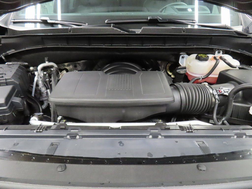 Used 2025 Chevrolet Suburban High Country AWD/4WD image 34