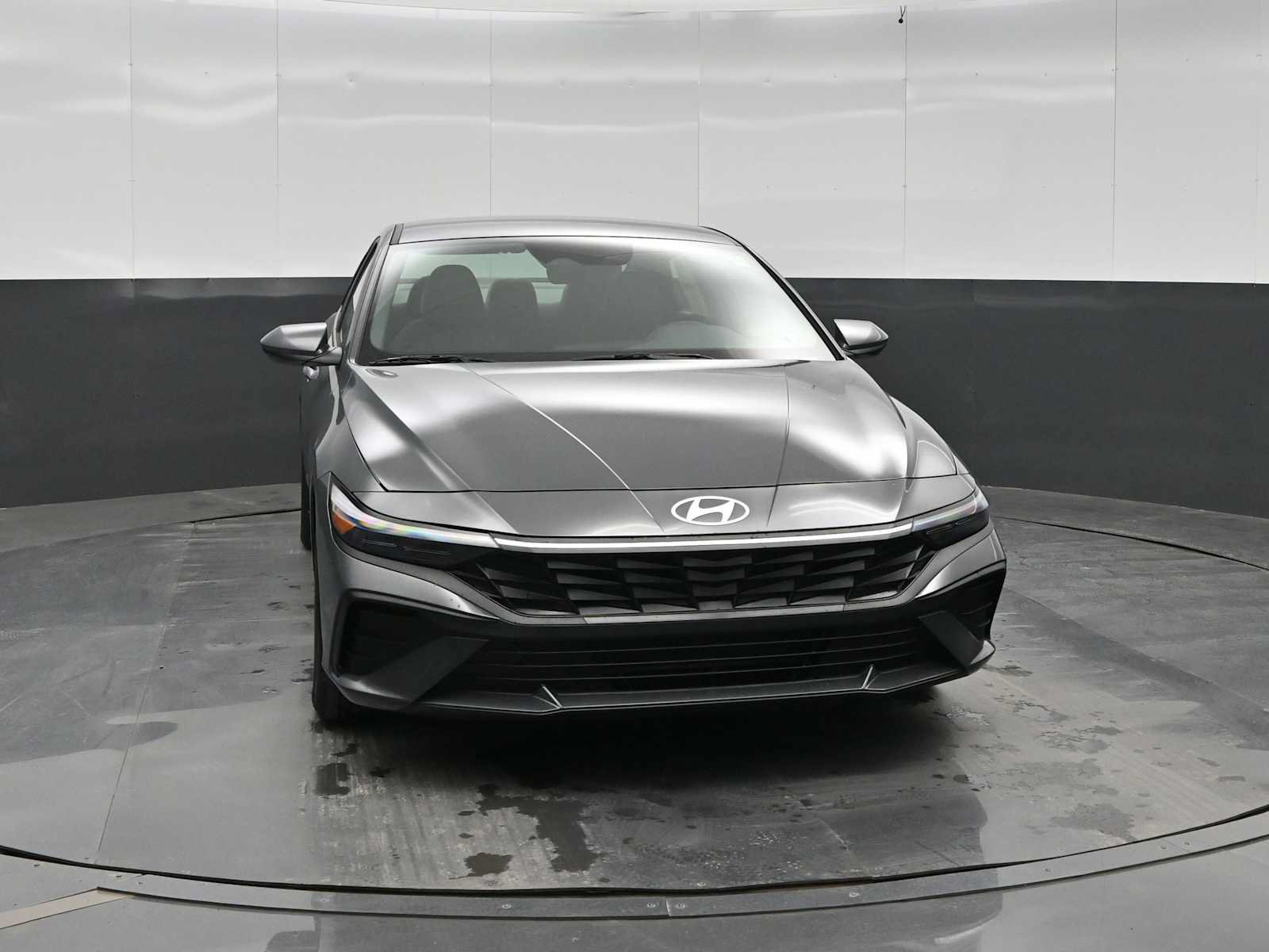 New 2026 Hyundai Elantra SE FWD image 2