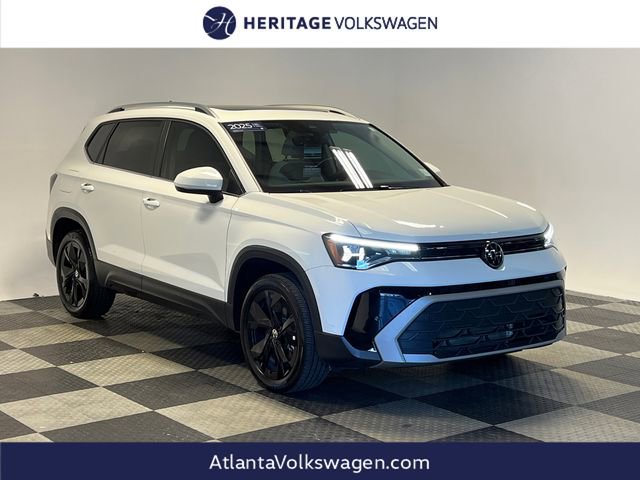 Certified 2025 Volkswagen Taos SE FWD image 1