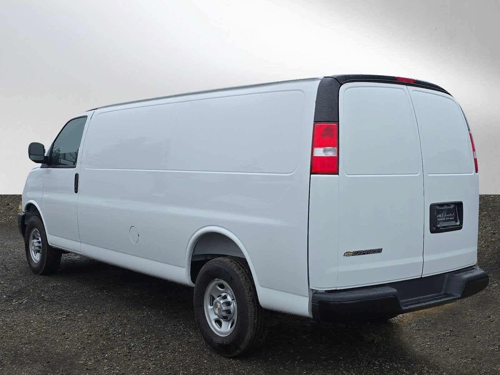 Used 2025 Chevrolet Express 2500 Extended w/ Driver Convenience Package RWD image 4