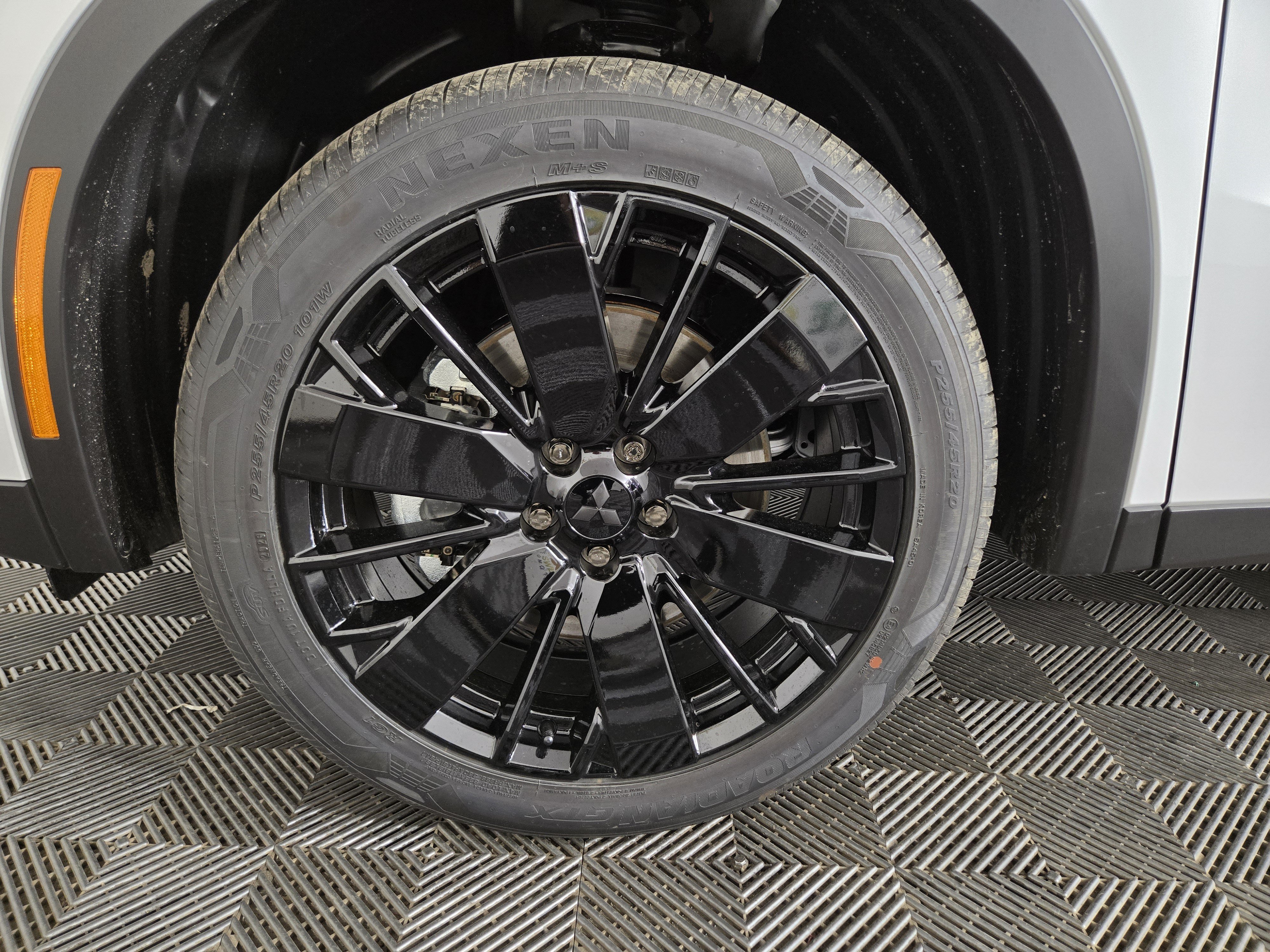 New 2026 Mitsubishi Outlander LE AWD/4WD image 33