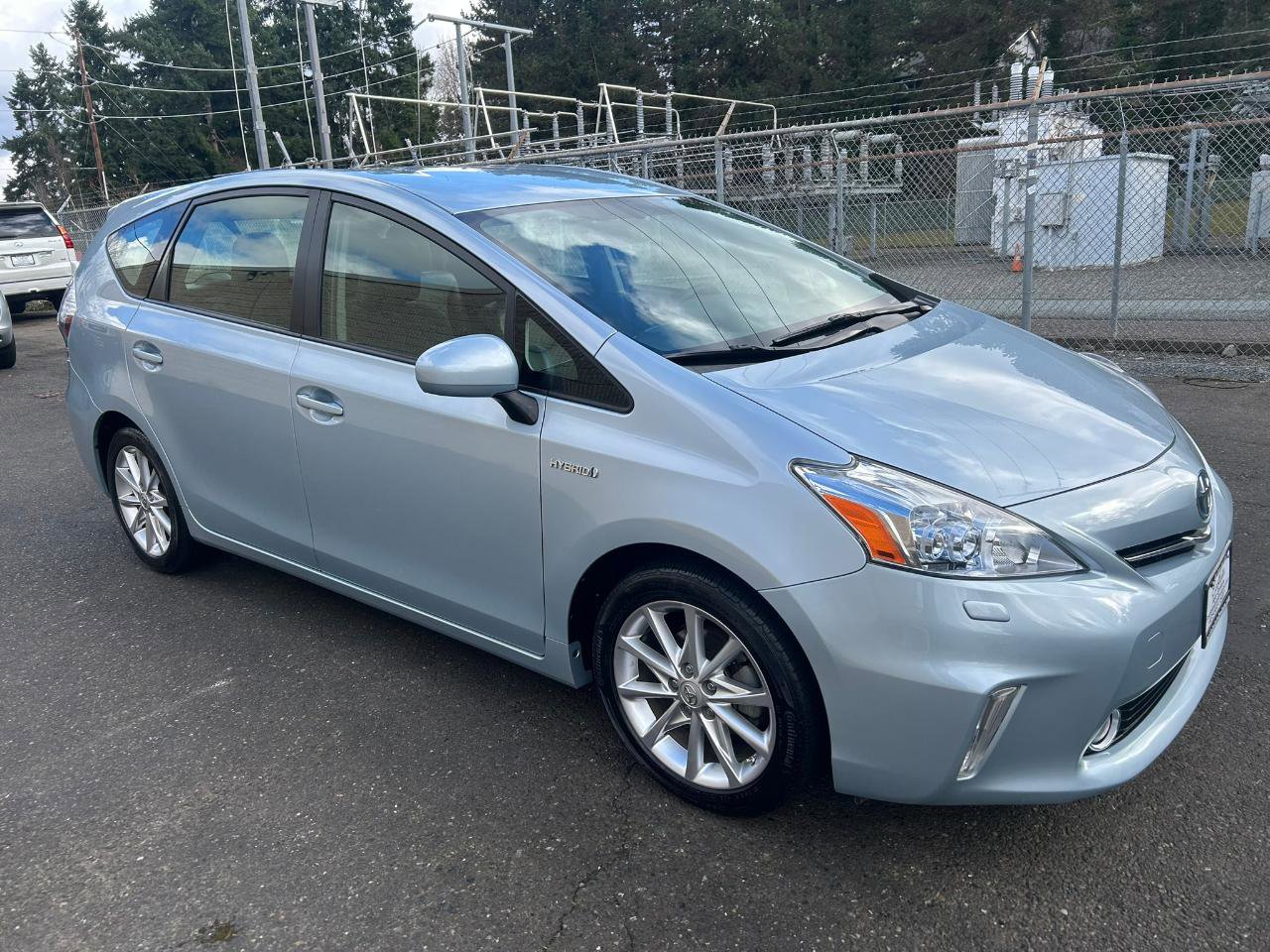 Used 2012 Toyota Prius V Five image 4