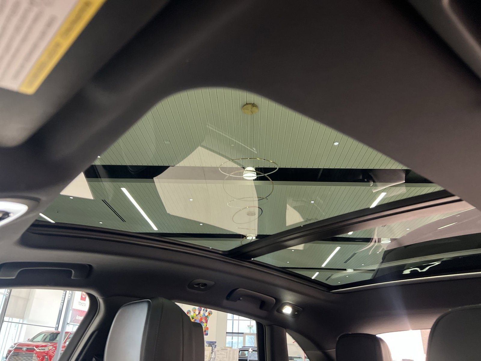 Used 2024 Porsche Macan Base image 23