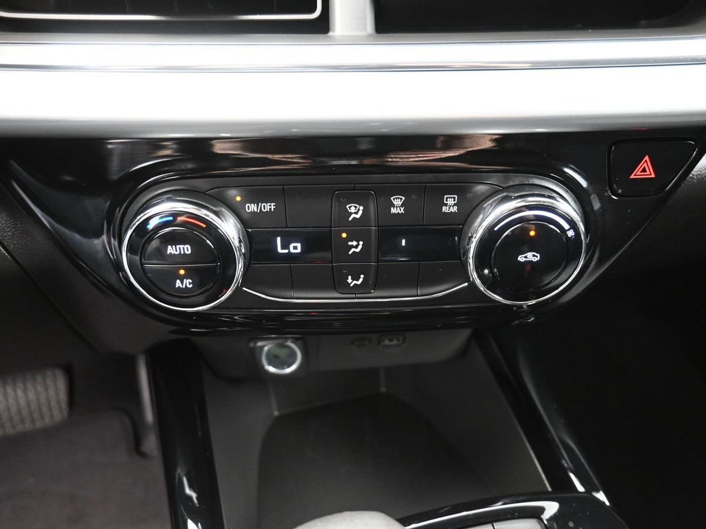 Used 2025 Chevrolet Trax LT image 27