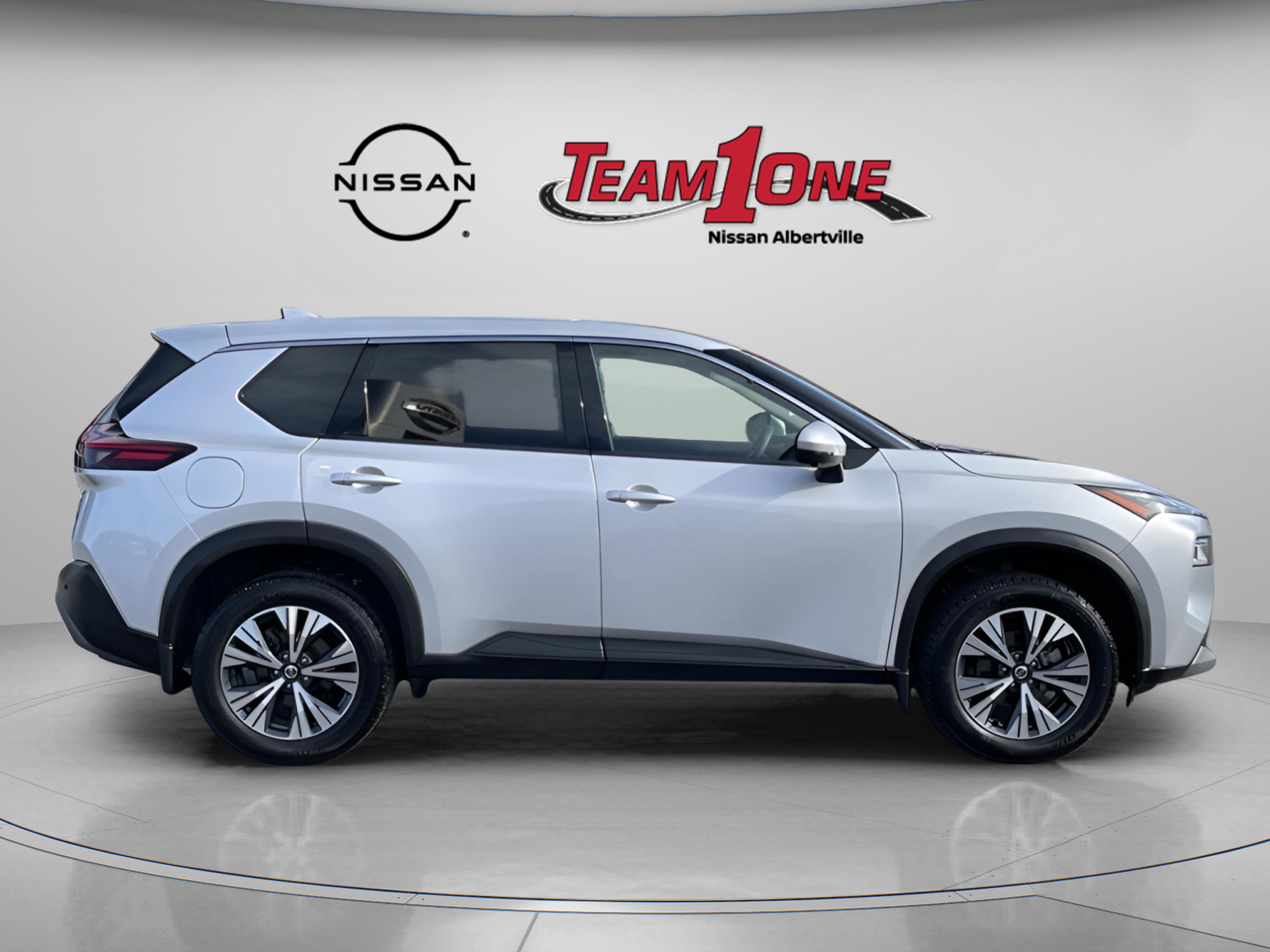 Used 2021 Nissan Rogue SV image 8