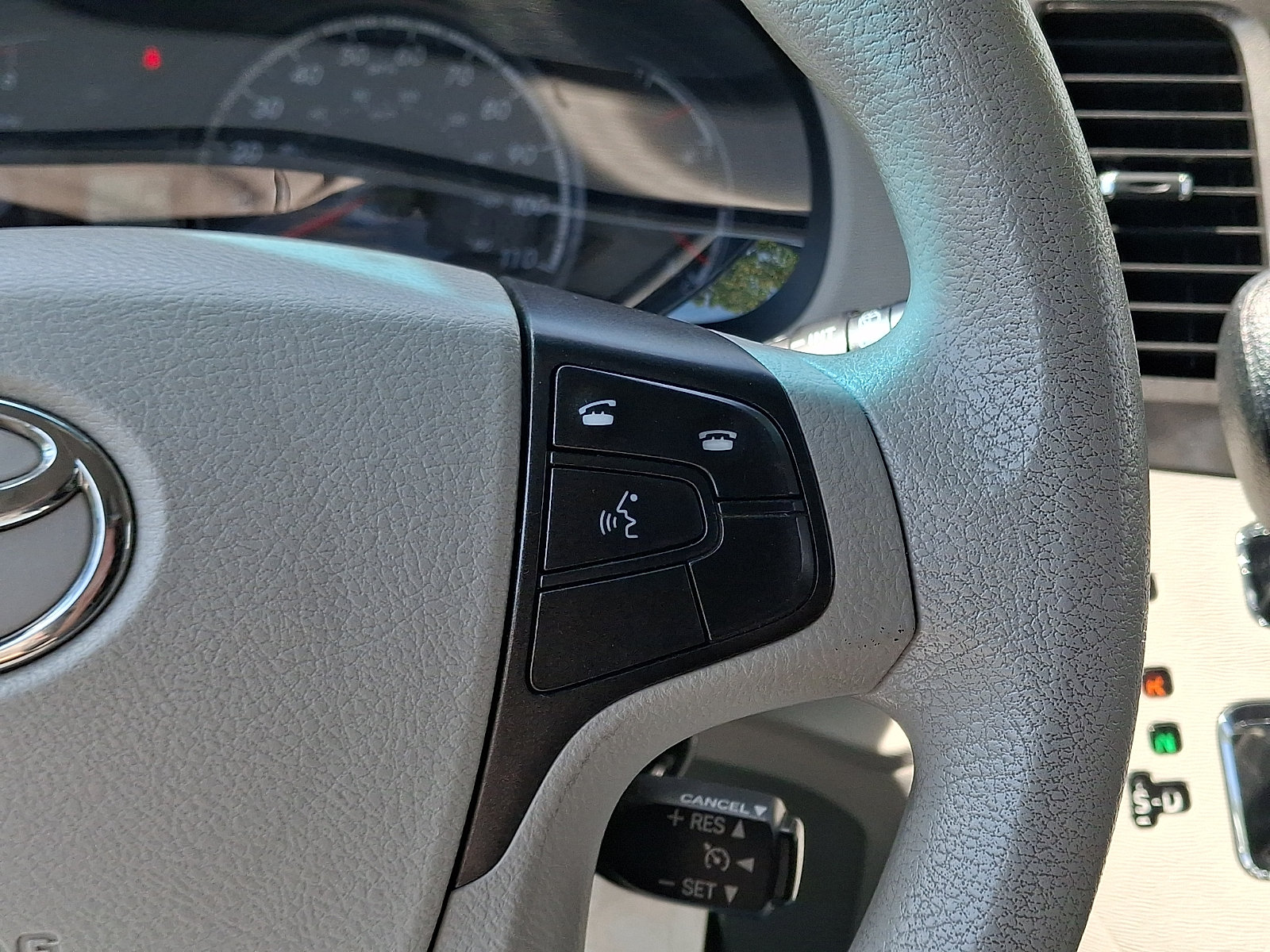 Used 2012 Toyota Sienna LE w/ Towing Pkg FWD image 19