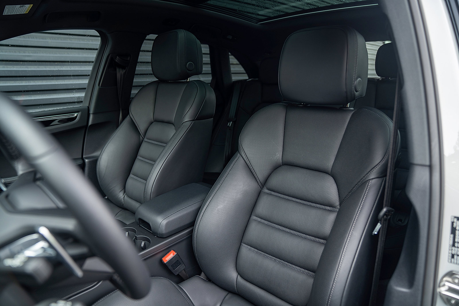Certified 2026 Porsche Macan AWD/4WD image 5