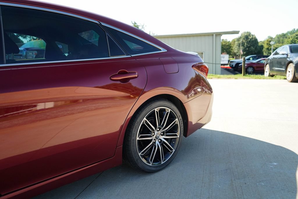 Used 2019 Toyota Avalon XSE FWD image 22
