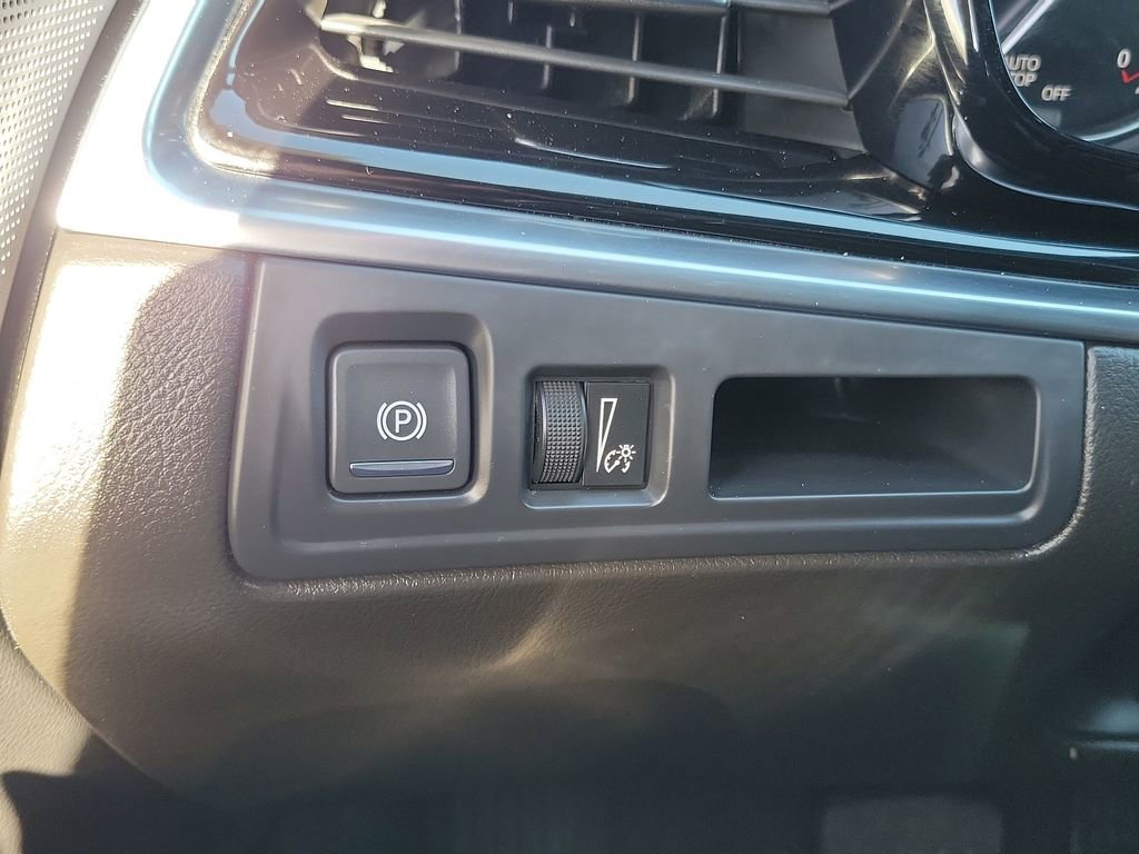 Certified 2023 Cadillac XT6 Premium Luxury image 18