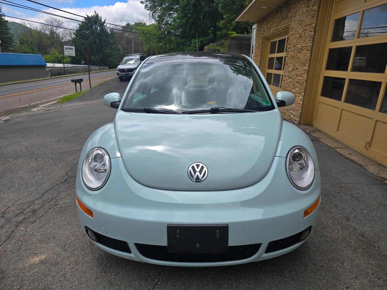 Used 2010 Volkswagen Beetle Final Edition FWD image 11
