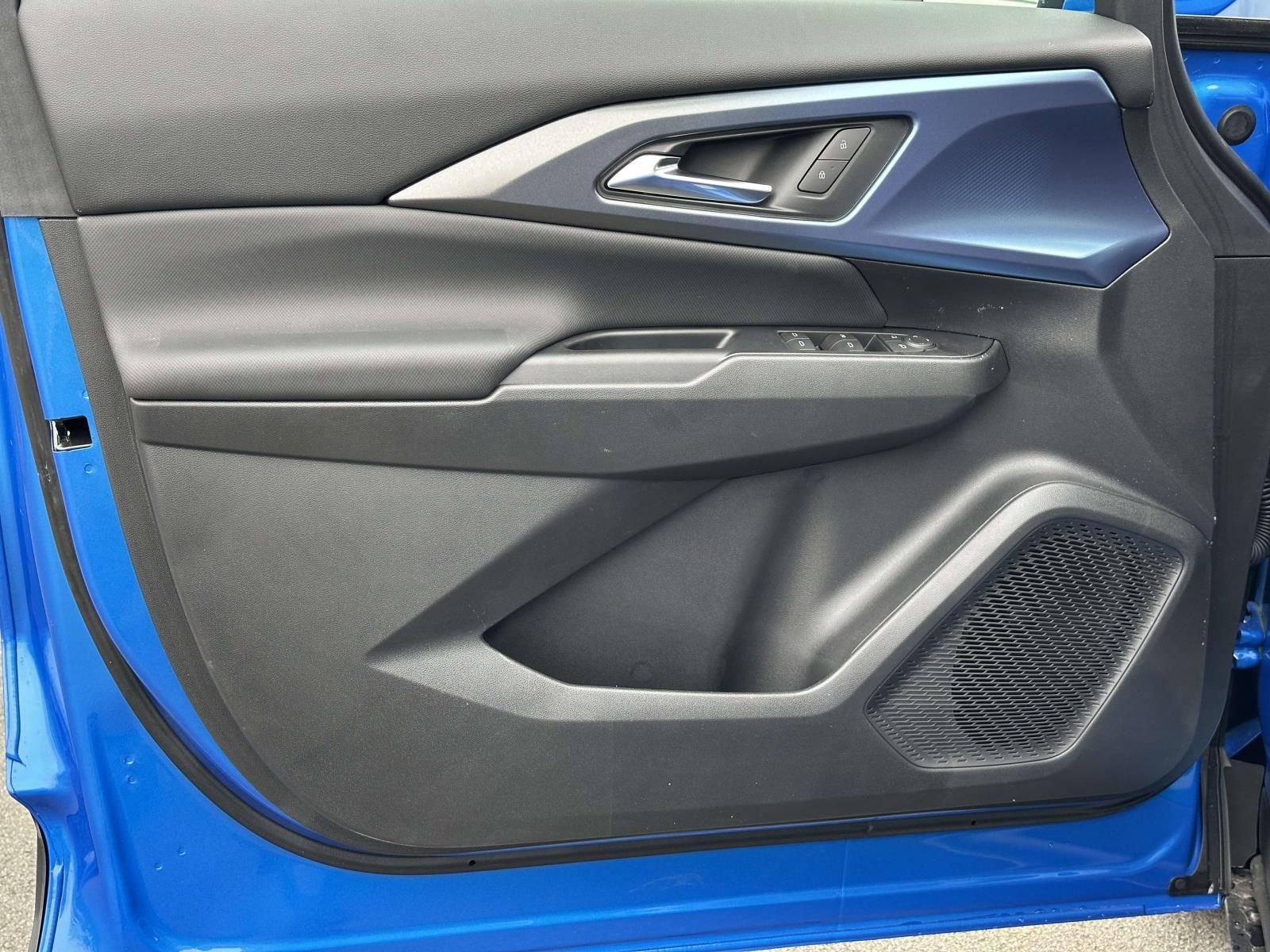 New 2026 Chevrolet Equinox EV LT image 18