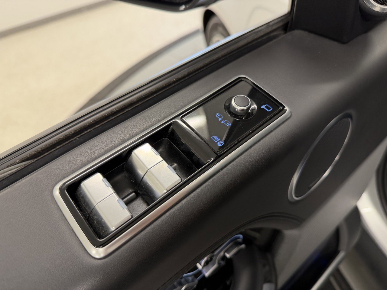 Used 2020 Land Rover Range Rover Autobiography image 35