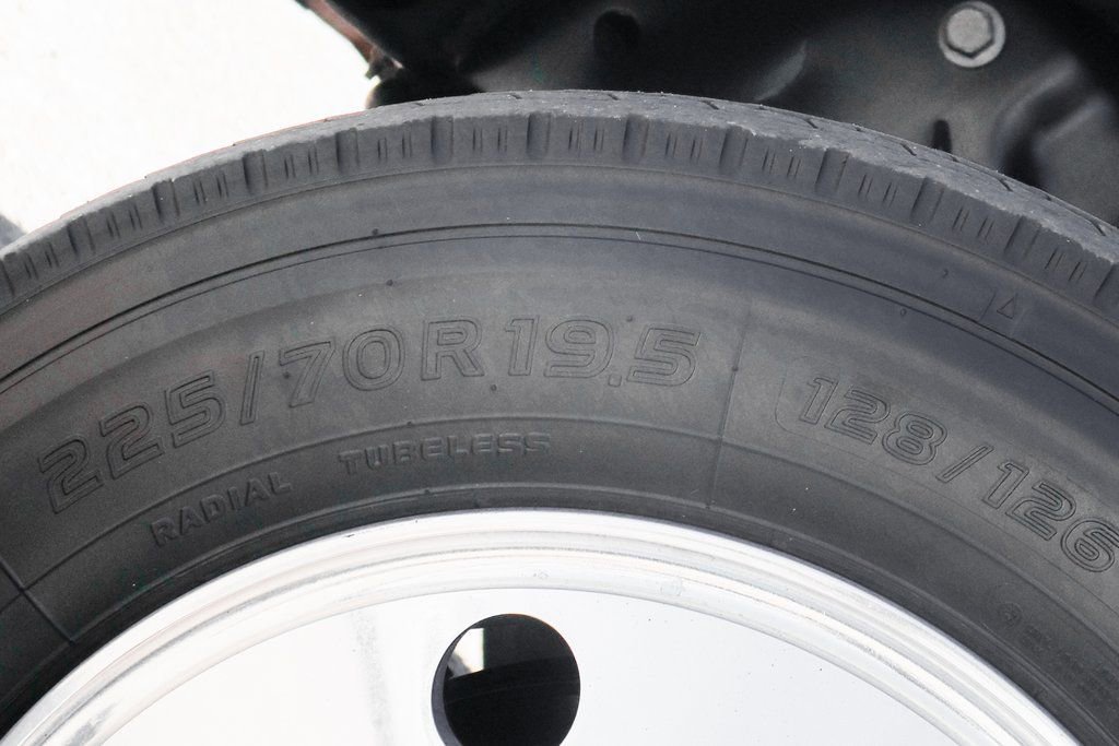 Used 2016 Ford F550 4x4 Crew Cab Super Duty w/ XLT Interior Package image 46