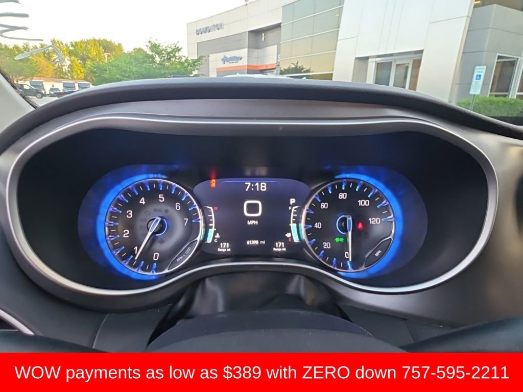 Used 2023 Chrysler Pacifica Touring-L image 13