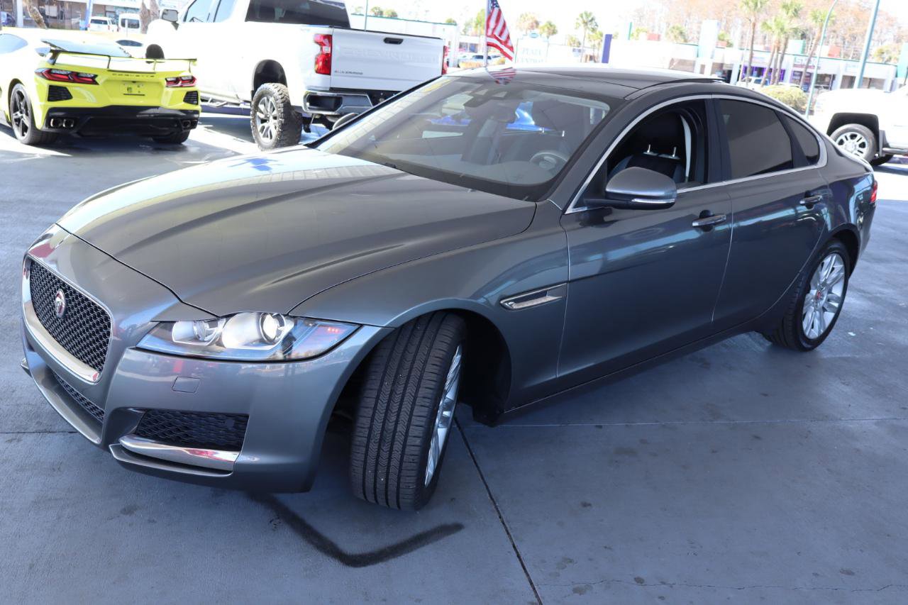 Used 2017 Jaguar XF Premium image 9