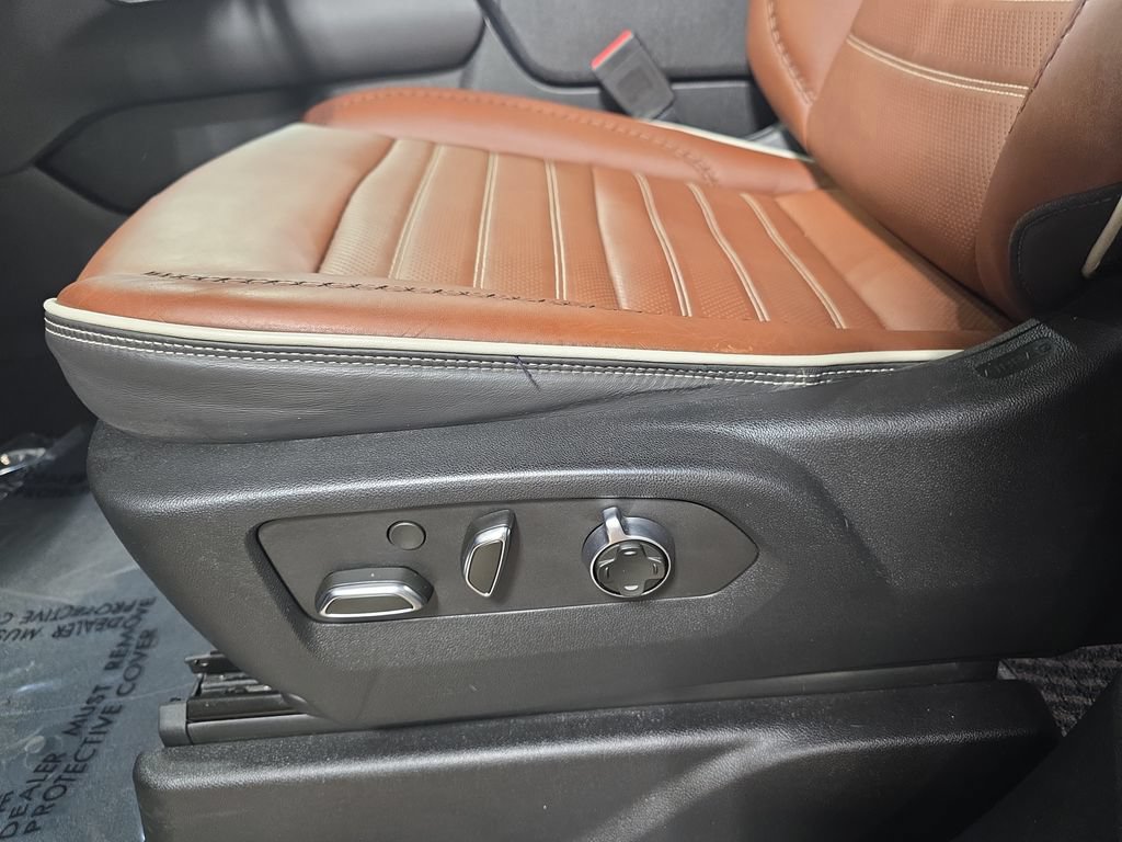 Used 2023 GMC Yukon XL Denali Ultimate AWD/4WD image 28