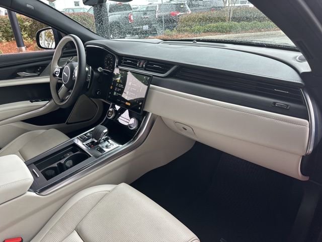 Used 2024 Jaguar XF R-Dynamic SE image 34