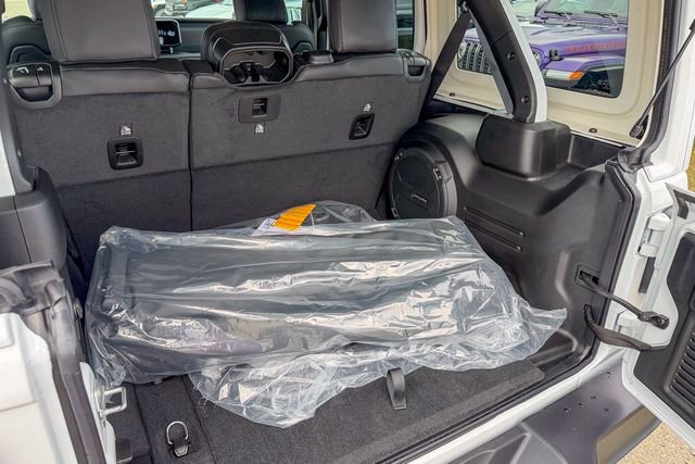 New 2026 Jeep Wrangler Unlimited Rubicon w/ Technology Group image 27