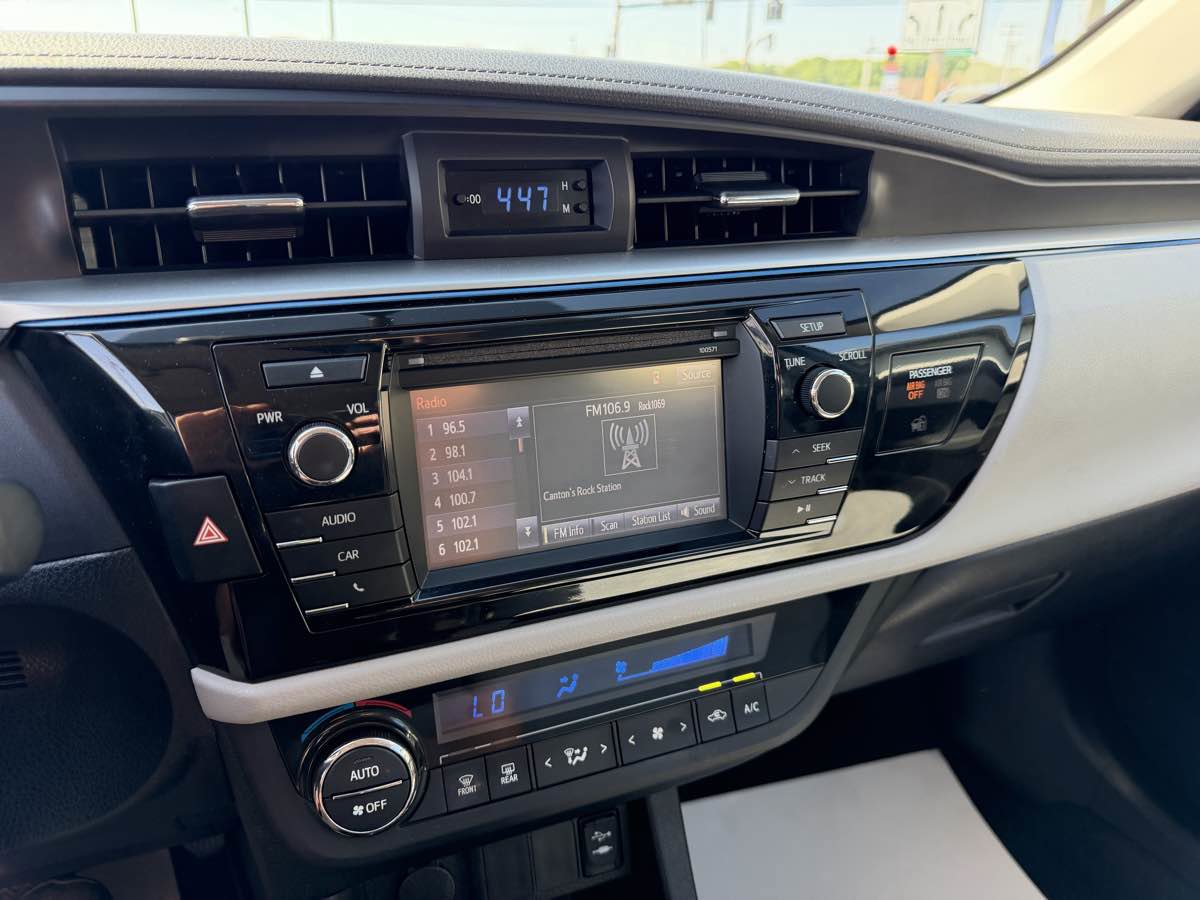 Used 2016 Toyota Corolla LE FWD image 22