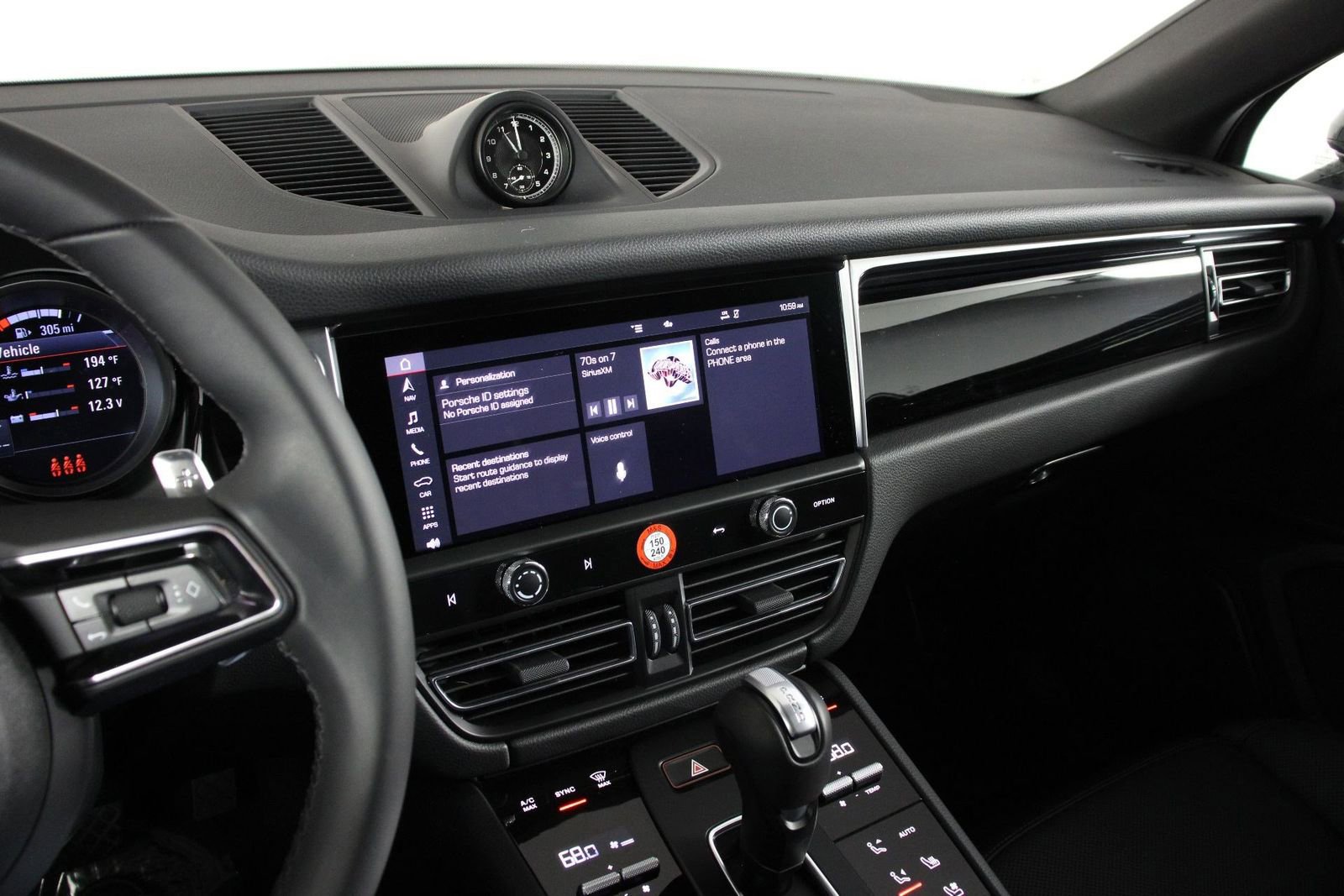 Certified 2025 Porsche Macan AWD/4WD image 13