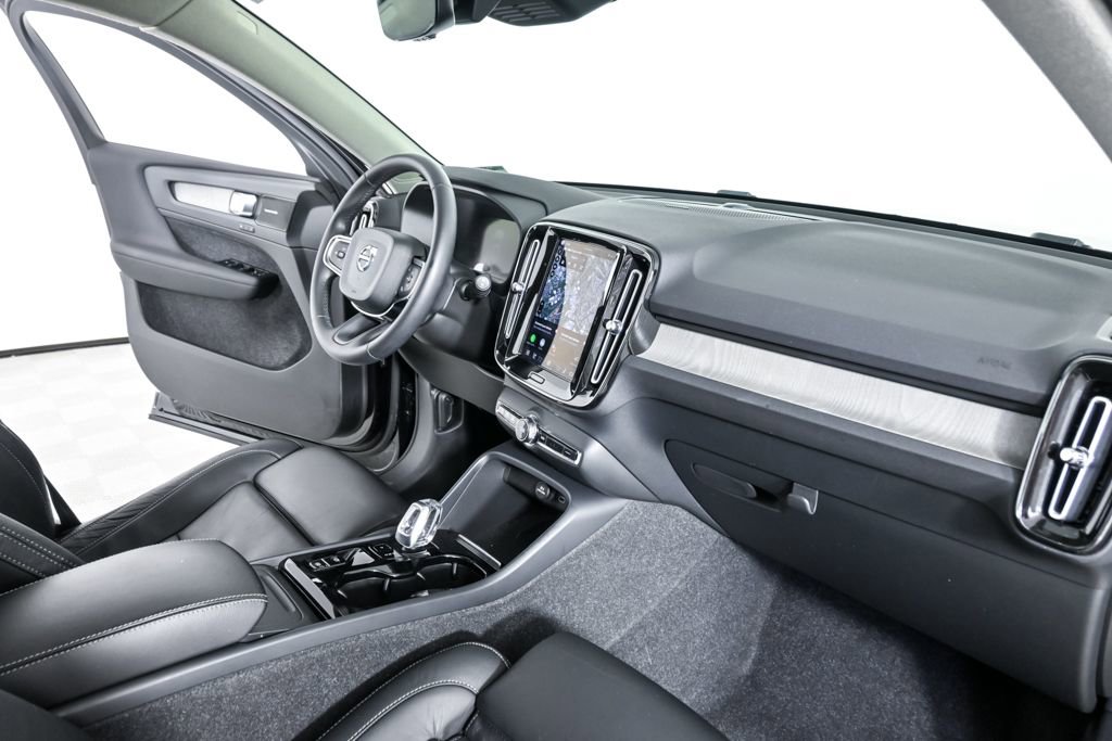 Certified 2023 Volvo XC40 B4 Plus w/ Driver Assist Package image 26