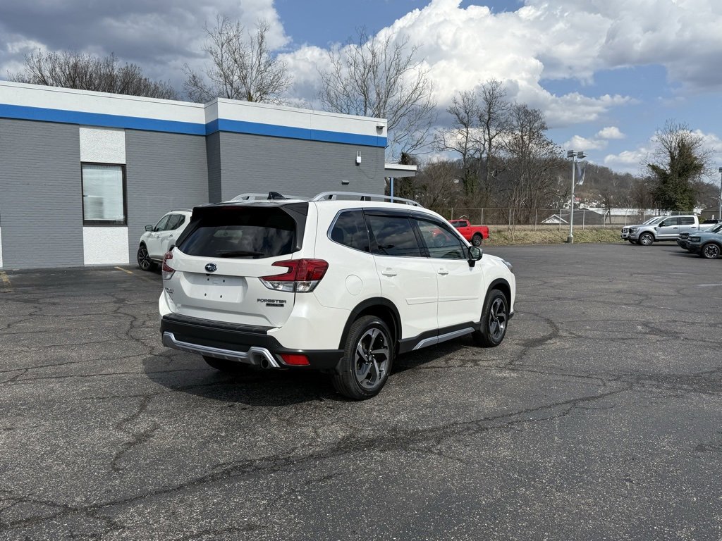 Used 2024 Subaru Forester Touring w/ Convenience Package image 3
