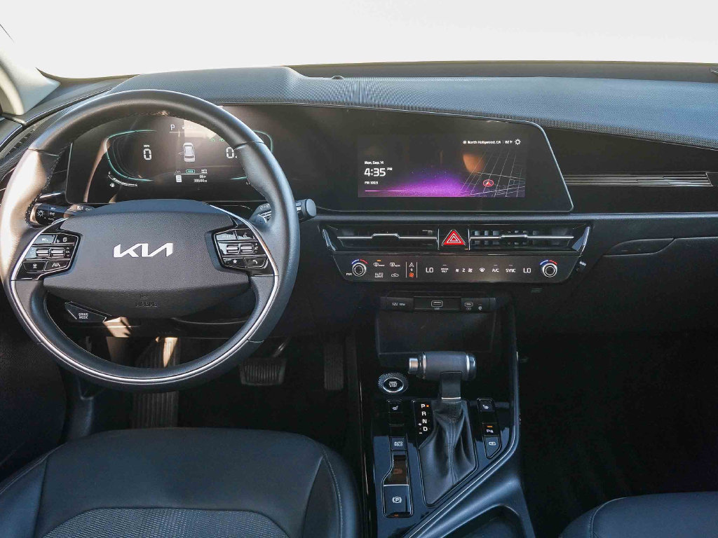 Used 2025 Kia Niro EX FWD image 12