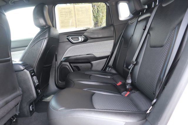 Used 2025 Jeep Compass Latitude image 14