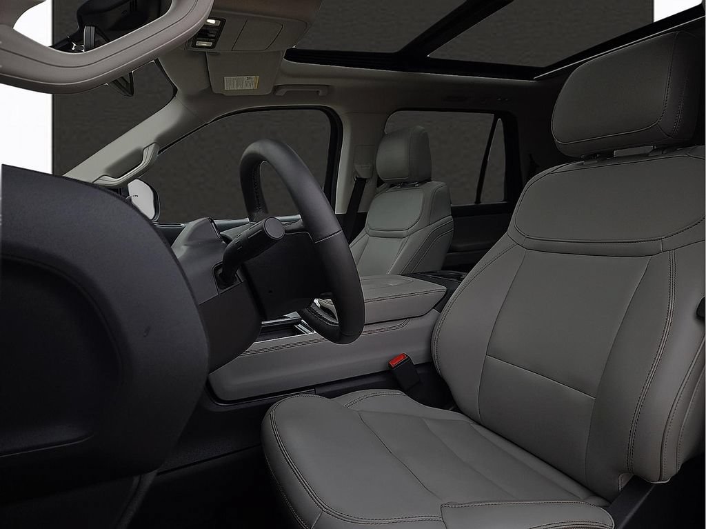 Used 2025 Ford Expedition Active AWD/4WD image 14