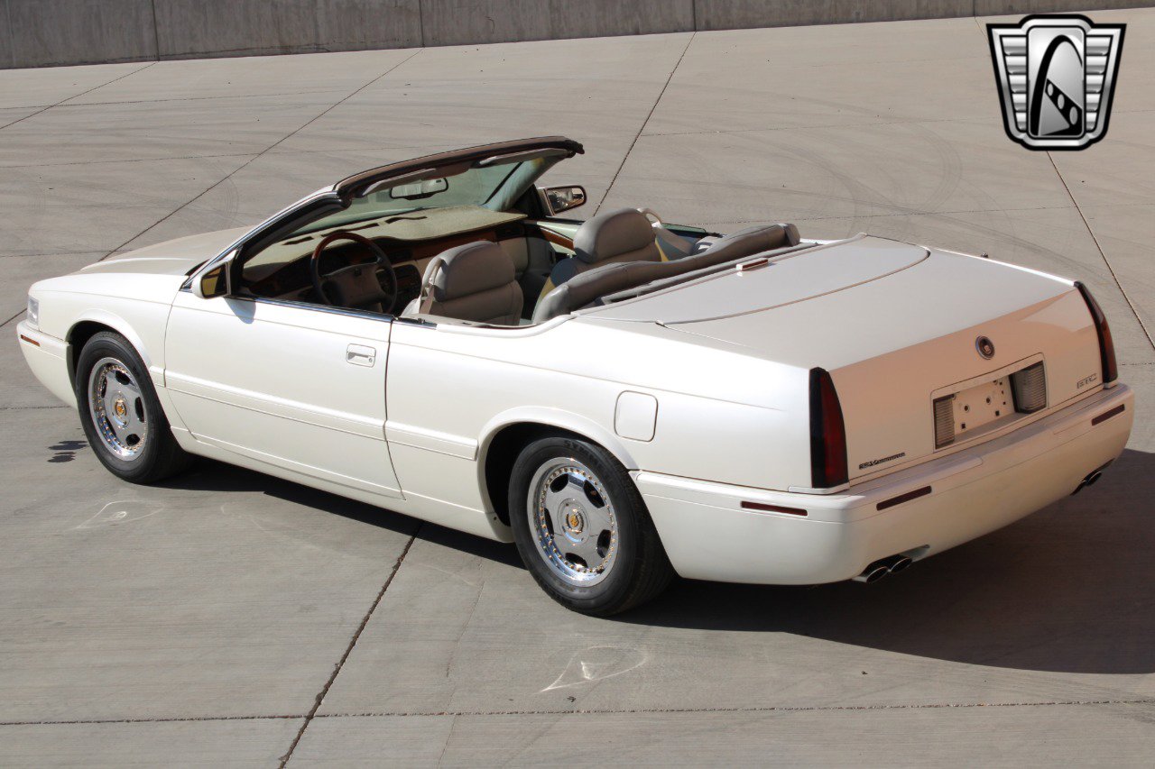 Used 2002 Cadillac Eldorado Touring w/ Preffered Equipment Group image 9