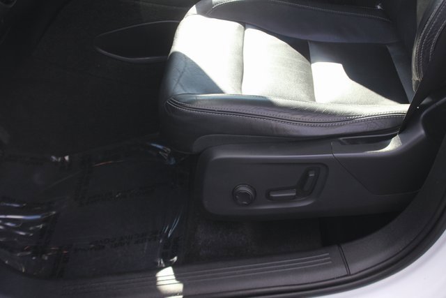 Used 2019 Volvo XC40 T5 Momentum image 19