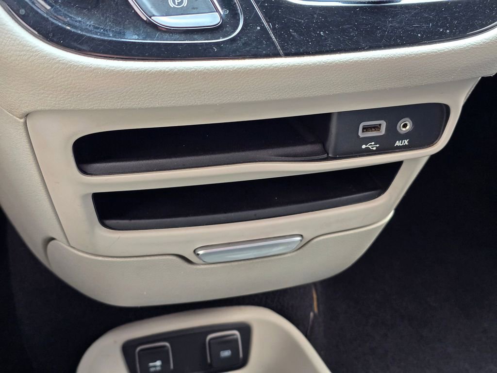 Used 2020 Chrysler Pacifica Touring-L FWD image 29