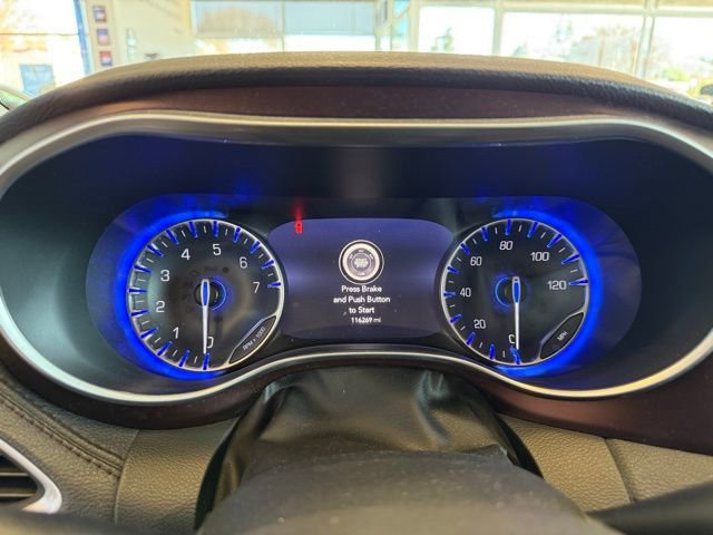 Used 2018 Chrysler Pacifica Limited w/ Tire & Wheel Group image 13