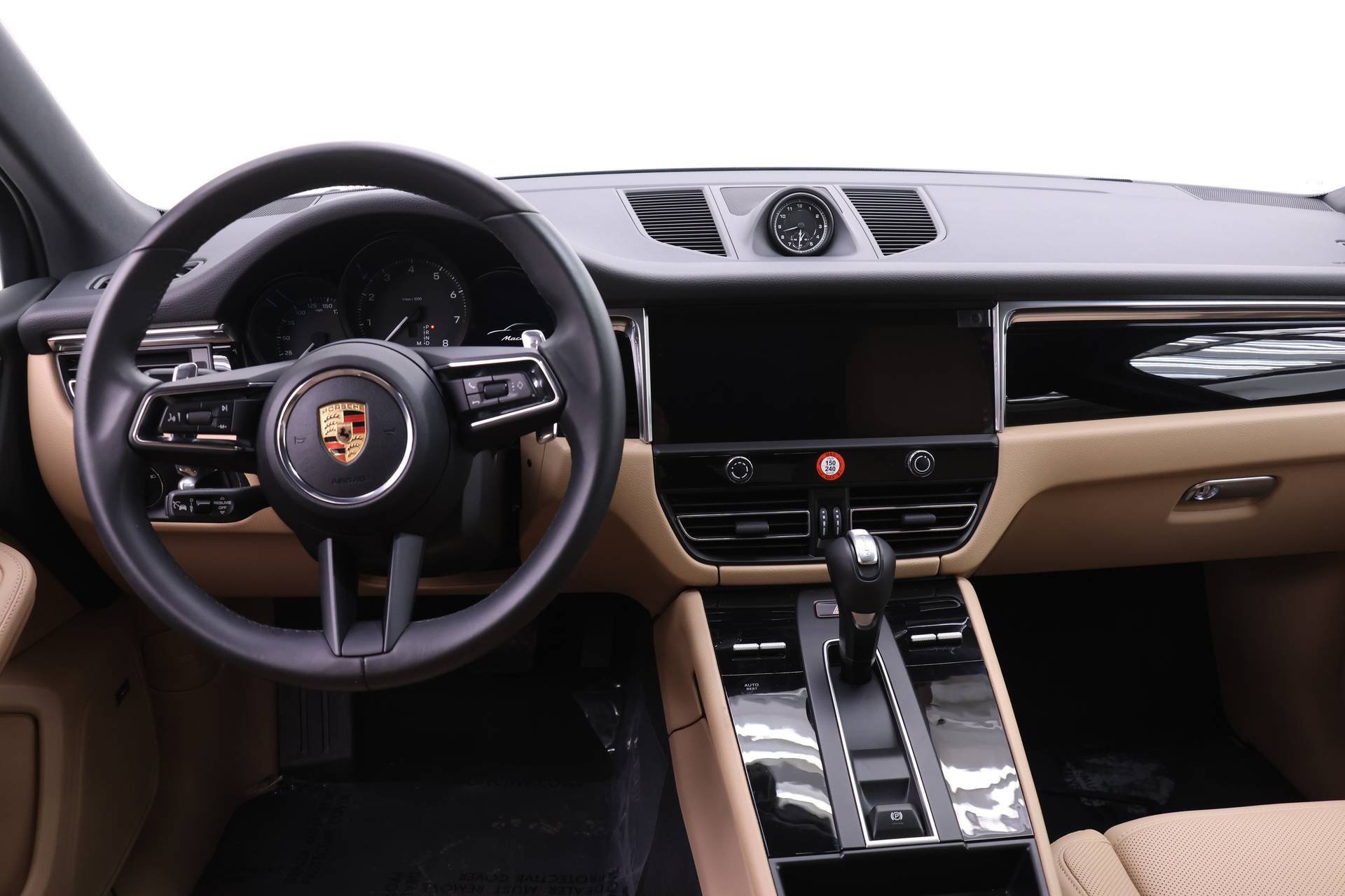 Used 2025 Porsche Macan image 21